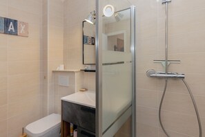 Shower, free toiletries - Apartment "L'Alt-Aillon" with Mountain View and Balcony (Aillon-le-Jeune)