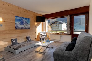 TV - Apartment "L'Alt-Aillon" with Mountain View and Balcony (Aillon-le-Jeune)