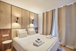 3 bedrooms, desk, iron/ironing board, internet