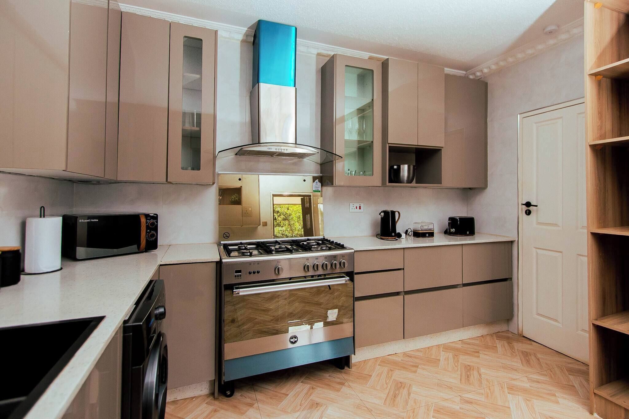 Micro-ondes, four, plaque de cuisson, grille-pain