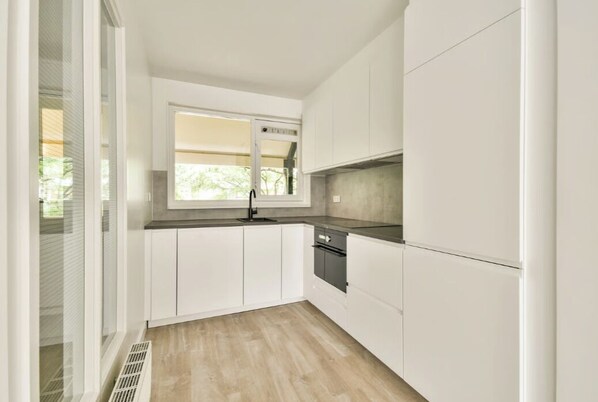Private kitchen - Charming 3-bedroom apartment in peaceful Haarlem neighborhood (Haarlem)