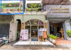 Exterior detail - Serene City Hideaway in Phnom Penh's Heart (Phnom Penh)