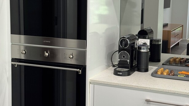 Private kitchen - The Ponds at Mudgeeraba 4 bedroom Modern House great central location (Mudgeeraba)