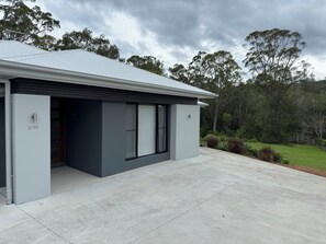 Exterior - The Ponds at Mudgeeraba 4 bedroom Modern House great central location (Mudgeeraba)