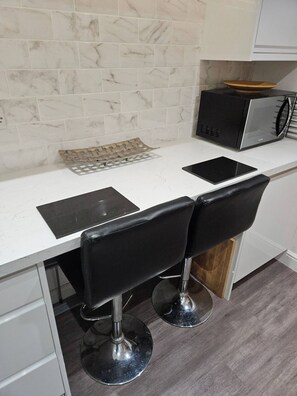 Room, 1 Bedroom, Smoking | Private kitchen