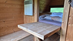 Bed sheets - Gurkenfass 3 - Restaurant & Café Hanschick - Spend the night in the Gurkenfass (Lübbenau/Spreewald)