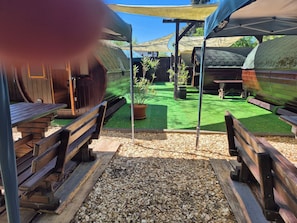 Outdoor dining - Gurkenfass 3 - Restaurant & Café Hanschick - Spend the night in the Gurkenfass (Lübbenau/Spreewald)