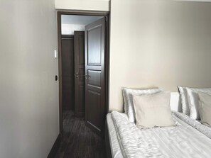 2 habitaciones, tabla de planchar con plancha, wifi y ropa de cama 