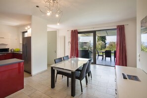 Dining - Villa Loncrino: Spacious Ground Floor with Patio, Garden and Pool (Torri del Benaco)