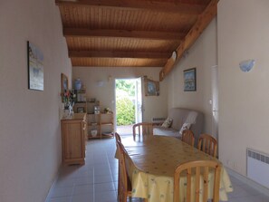 Interior - Detached house with garden in quiet residence. 9mns from the beach (Les Sables-d'Olonne)