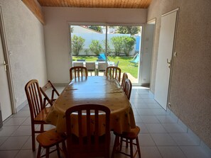 Dining - Detached house with garden in quiet residence. 9mns from the beach (Les Sables-d'Olonne)