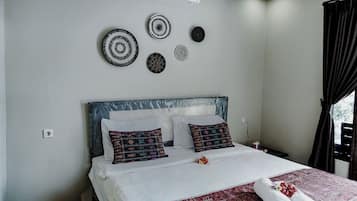 Een bureau, een laptopwerkplek, gratis wifi