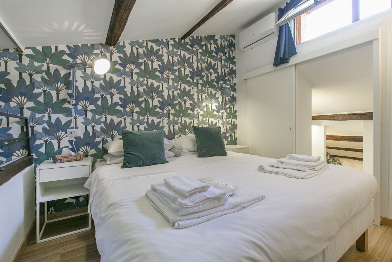 2 bedrooms, in-room safe, desk, iron/ironing board
