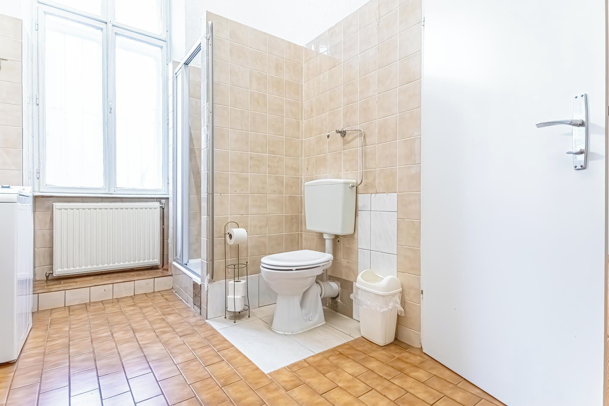 Basic Apartment | Bathroom