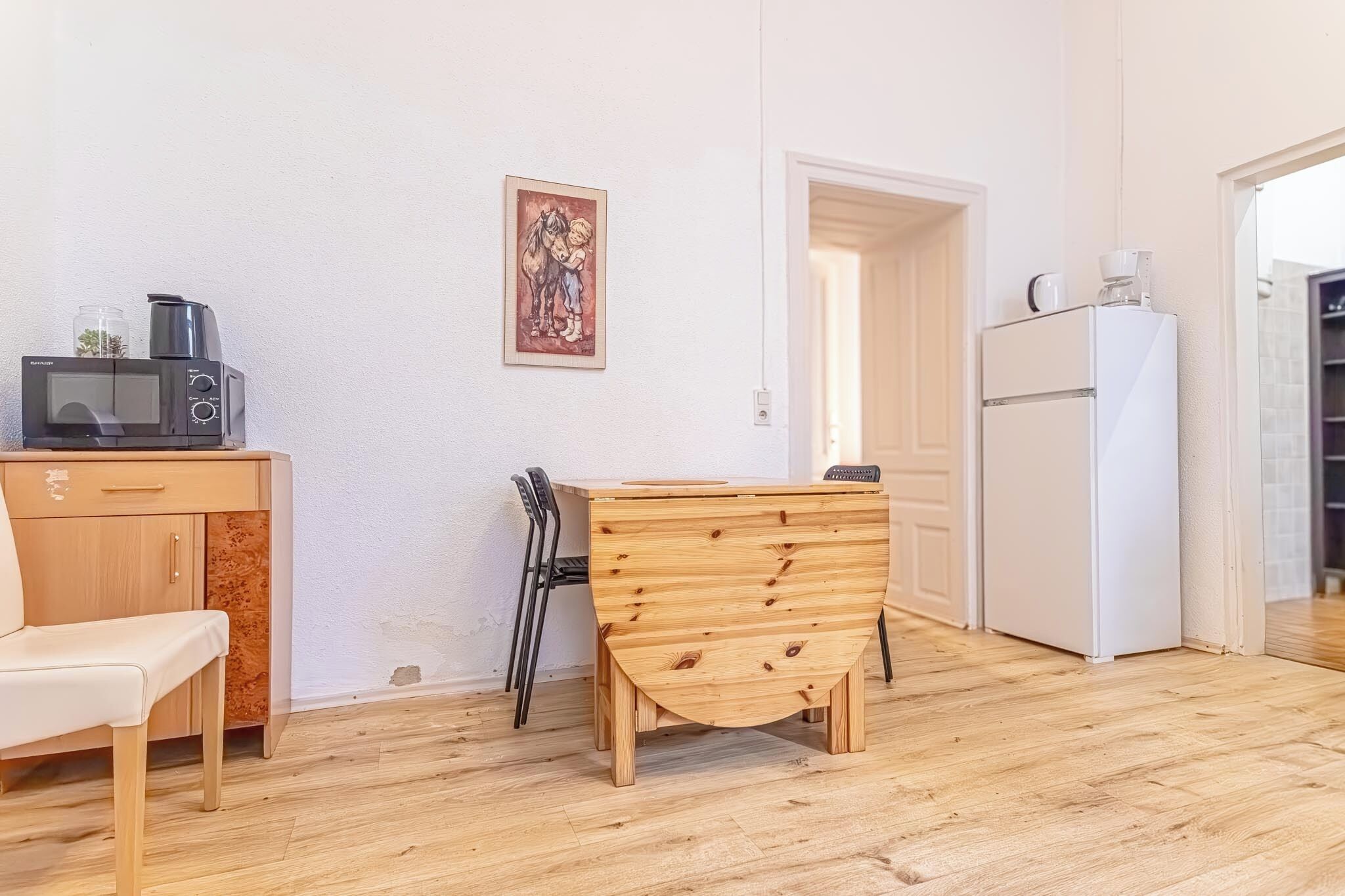 Basic-Apartment | Eigene Küche | Kühlschrank, Ofen, Herdplatte, Kochgeschirr/Geschirr/Besteck