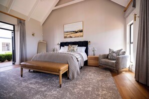 Luxury Double or Twin Room, 1 King Bed, Garden View | Premium bedding, minibar, in-room safe, individually decorated - Diggers Country House (Tulbagh)