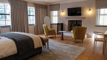 Luxury-Doppel- oder -Zweibettzimmer, 1 King-Bett, Gartenblick | Hochwertige Bettwaren, Minibar, Zimmersafe, individuell dekoriert