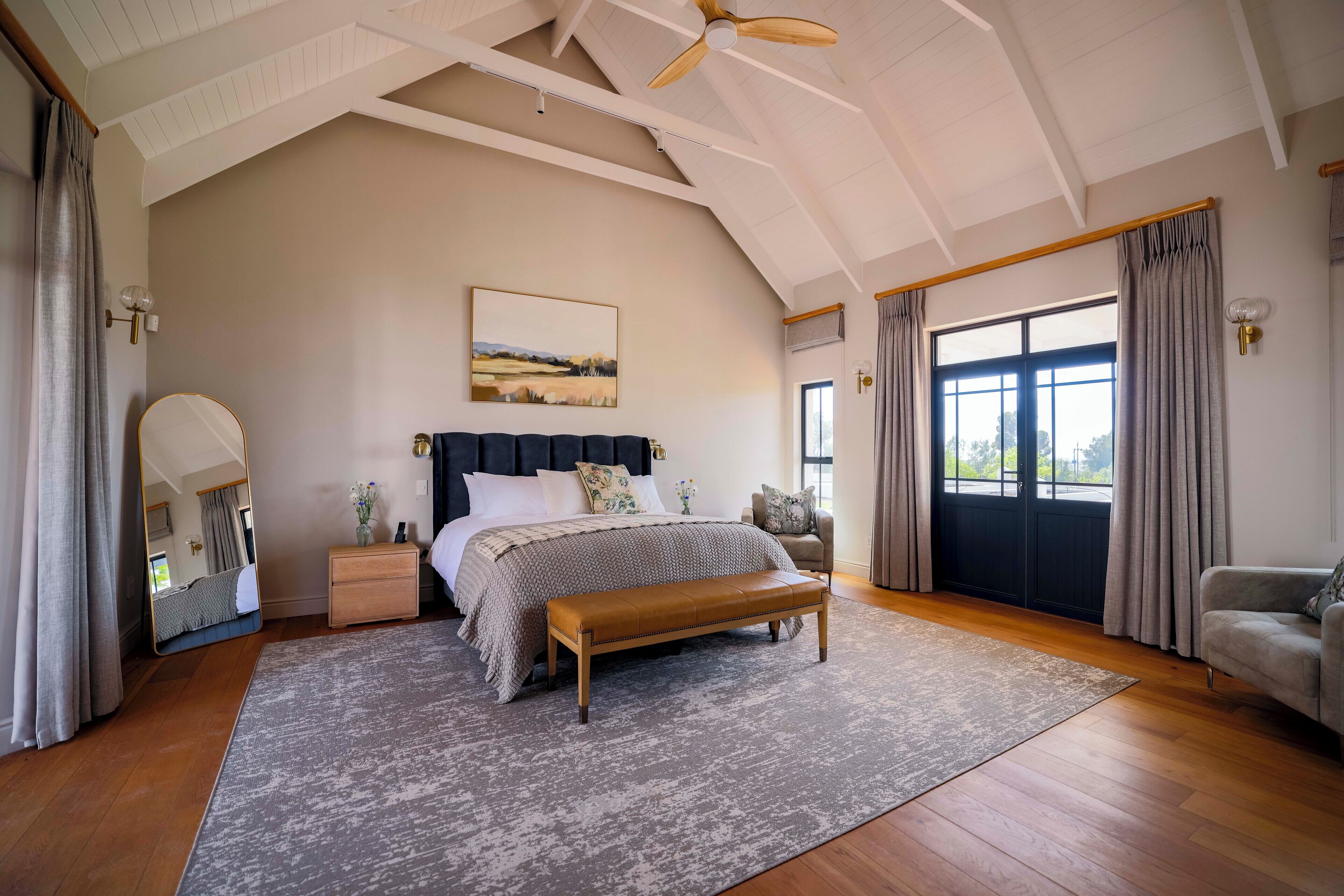 Camera Luxury con letto matrimoniale o 2 letti singoli, 1 letto king, vista giardino | Biancheria da letto di alta qualità, minibar, cassaforte in camera