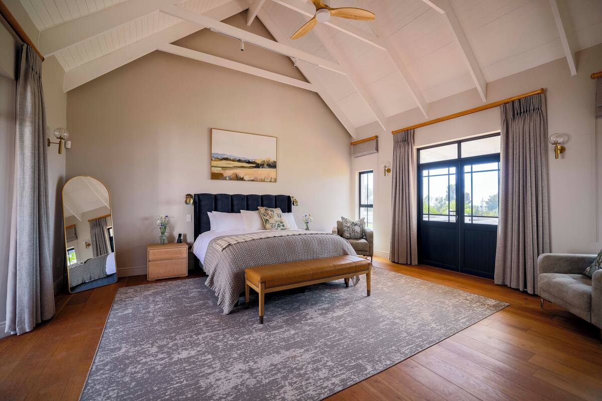 Luxury Double or Twin Room, 1 King Bed, Garden View | Premium bedding, minibar, in-room safe, desk