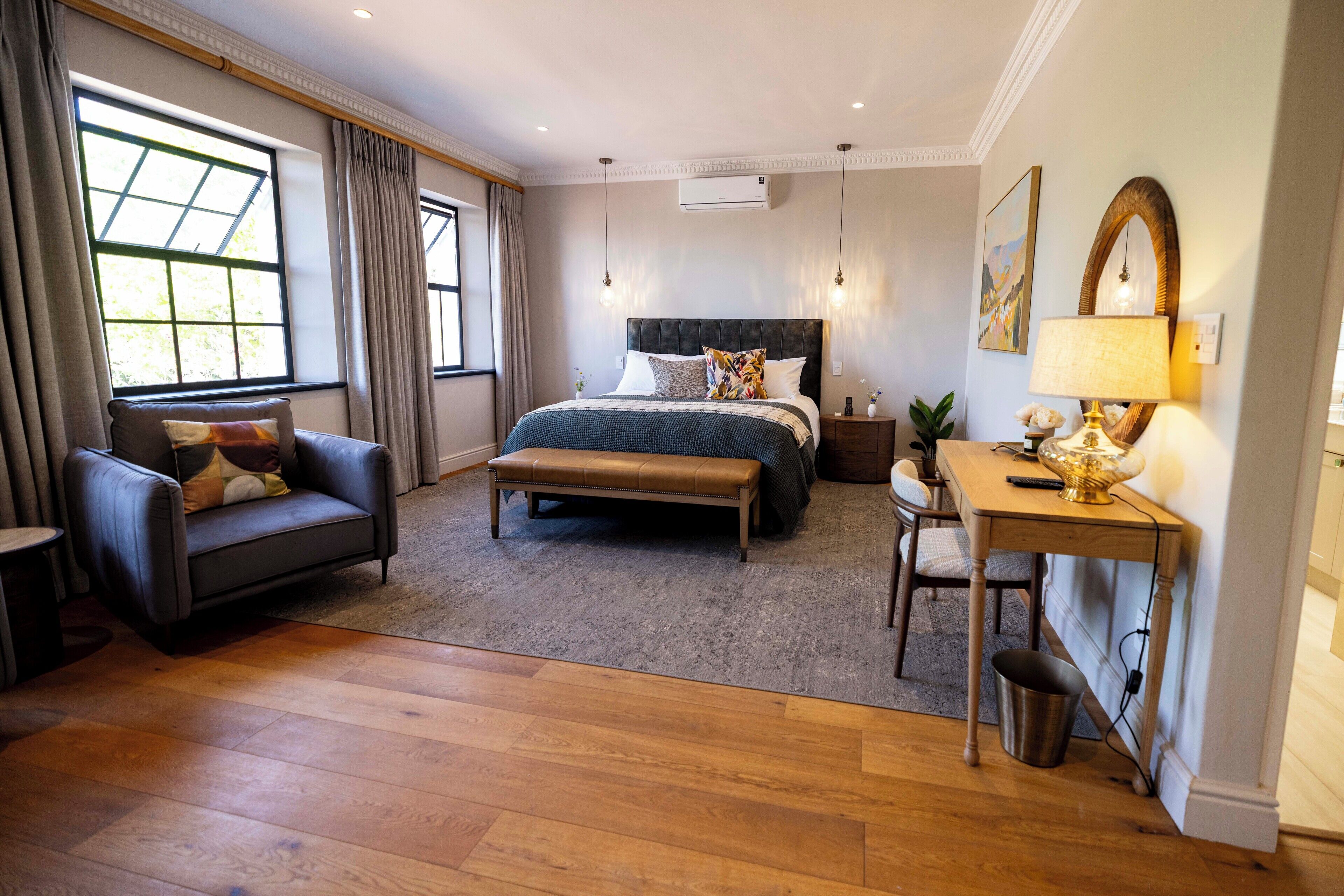 Camera Luxury con letto matrimoniale o 2 letti singoli, 1 letto king, vista giardino | Biancheria da letto di alta qualità, minibar, cassaforte in camera