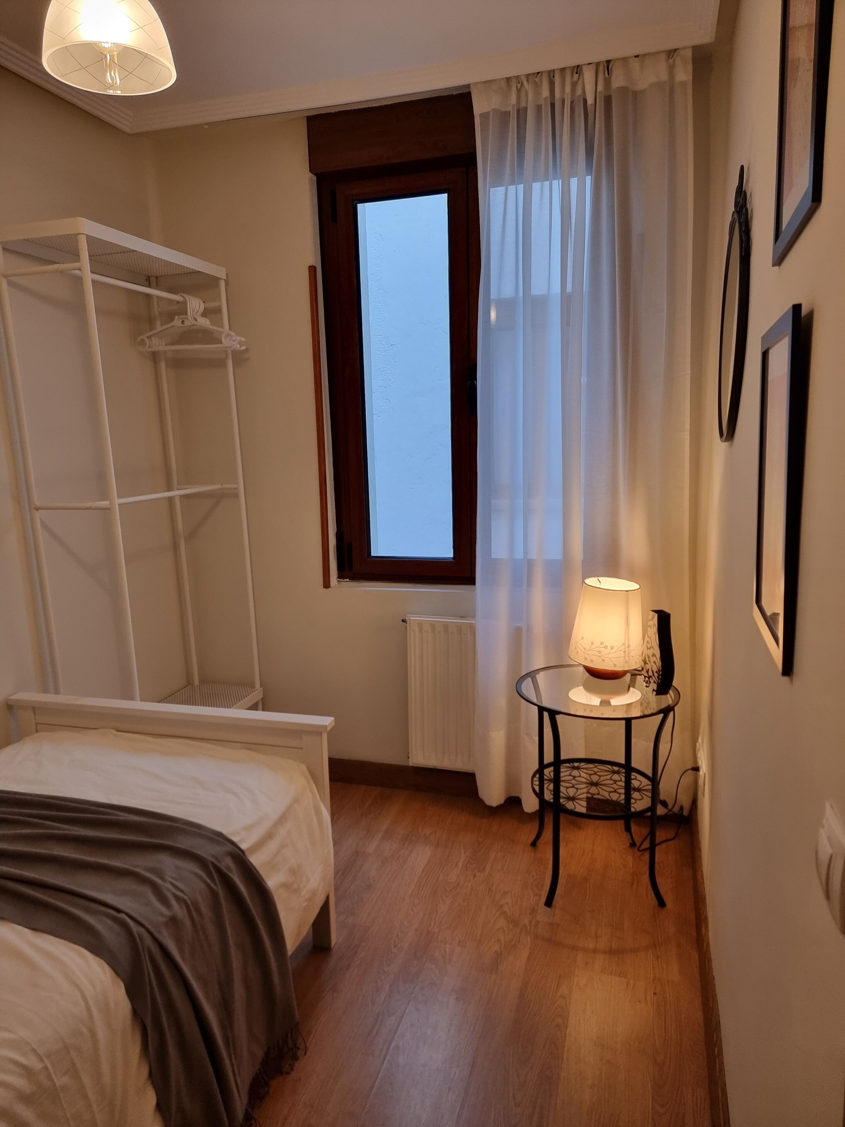 مكواة/لوح كي وواي فاي وملاءات أسرّة