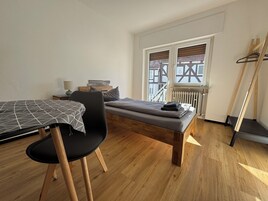 Quarto solteiro econômico | Wi-Fi de cortesia