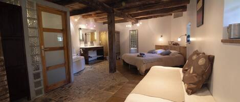 Blackout drapes, free WiFi