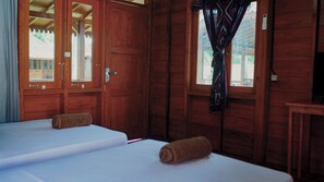 Deluxe Double or Twin Room, Pool View | Desk, laptop workspace, free WiFi - Welly Bungalow (Gili Trawangan)