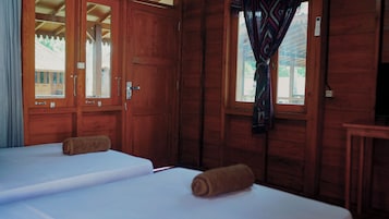 Chambre Deluxe Double ou avec lits jumeaux, vue piscine | Bureau, espace de travail pour ordinateur portable, Wi-Fi gratuit