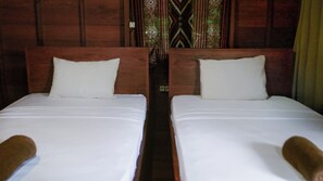 Habitación Deluxe con 1 cama doble o 2 individuales, vistas a la piscina | Escritorio, espacio para trabajar con un portátil, wifi gratis