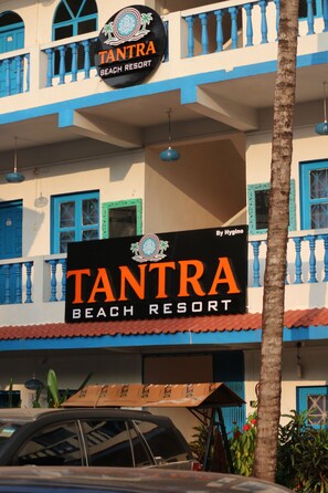 Vista frontal de la propiedad