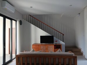 Family Villa, Garden View | Living area | 50-inch Smart TV with cable channels, Netflix, streaming services - Cendana Villa Sanur (Sanur)