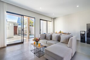 Exclusive Villa | Living area | 50-inch Smart TV with cable channels, Netflix, streaming services - Cendana Villa Sanur (Denpasar)