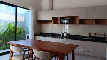 Vila Keluarga, pemandangan kebun | Ruang makan