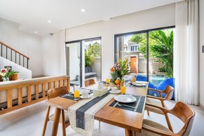 Villa Familiale, vue jardin | Restauration dans la chambre