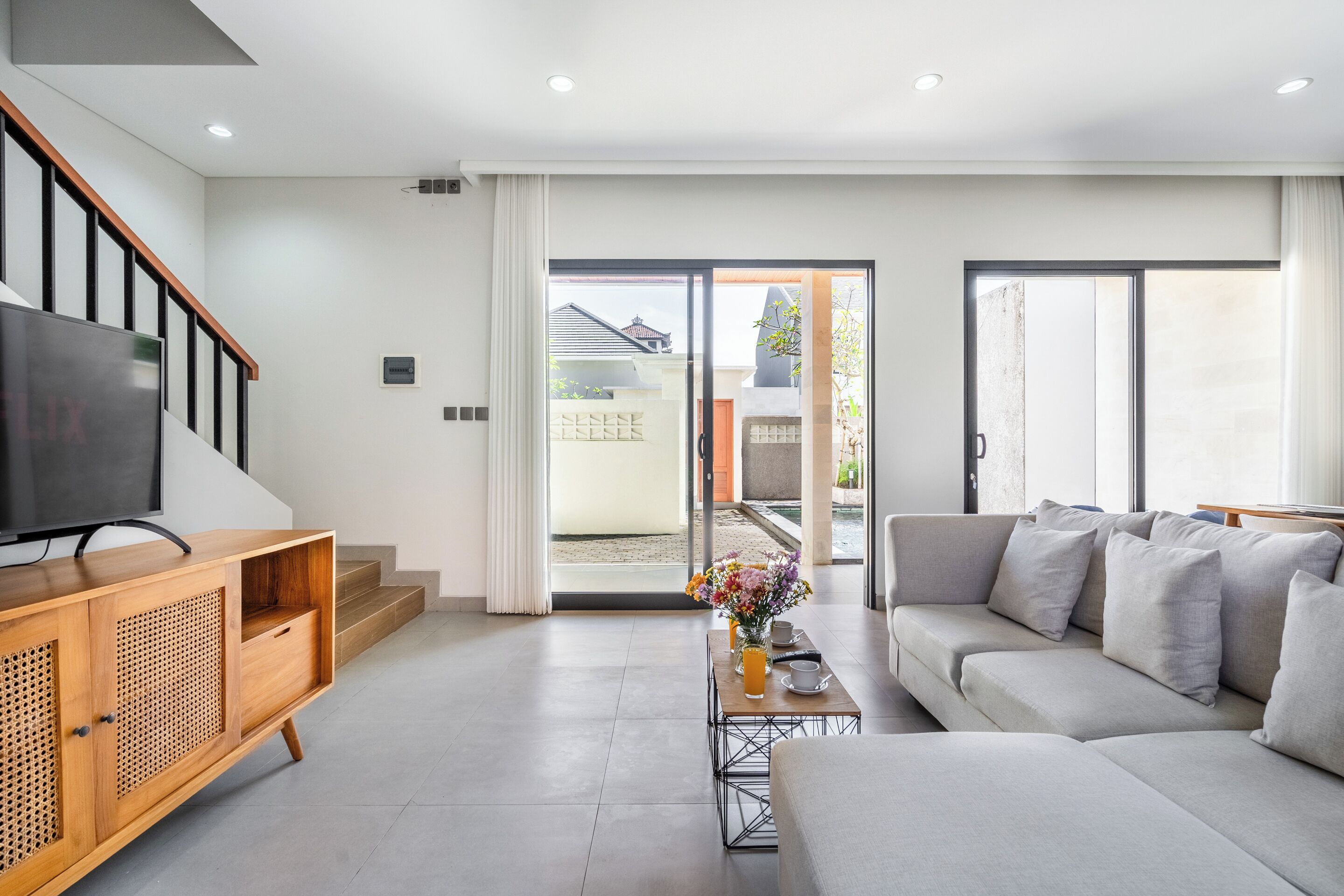 Villa exclusiva | Zona de estar | Smart TV de 50 pulgadas con canales por cable, Netflix