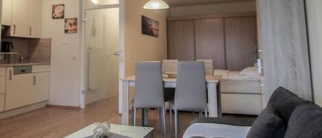 تلفزيون، مشغل دي في دي، ستيريو