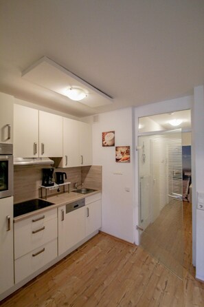 Fridge, oven, stovetop, dishwasher - Welcome to apartment 52 in house 2 of the Vier Jahreszeiten complex (Großenbrode)