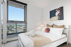 WiFi, bed sheets - Executive 2BR Southbank Suite |  City View, Pool & Gym (Southbank)