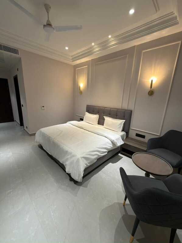 Caja de seguridad en la habitación, cortinas blackout y wifi gratis 