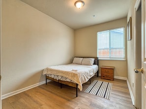 Iron/ironing board, WiFi, bed sheets, wheelchair access