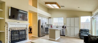 Spacious 4-bedroom 2-bathroom house in lovely Oakley with AC