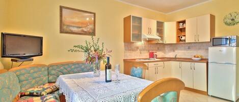 Fridge, microwave, stovetop, coffee/tea maker