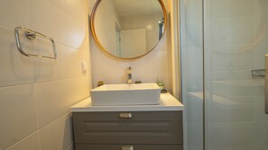 Shower, hair dryer, towels, toilet paper - Private Pool Villa Zuma (Boğaziçi)