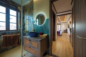 أحواض استحمام وحجيرات دش منفصلة