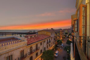 Habitación Deluxe doble, balcón, vistas a la playa | Vistas a la ciudad