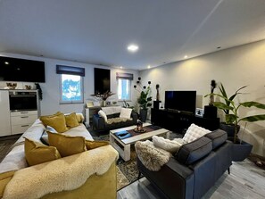 Televisie en een open haard