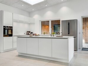 Fridge, dishwasher, cookware/dishes/utensils