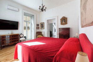 تجهيزات عازلة للصوت ومكواة/لوح كي وواي فاي مجانًا