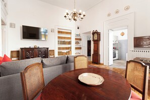 Teresella Suite | Living area | TV - Teresella Suite (Naples)
